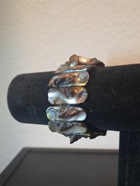 Vintage Stretch Shell Bracelet